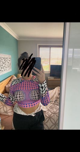 Customer photo review of Crewneck long sleeve dot pattern crop top