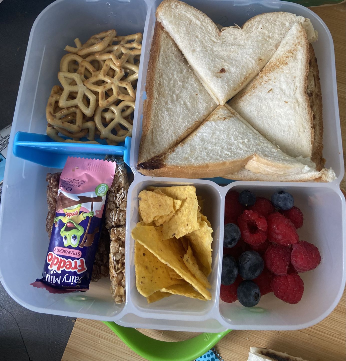 Customer photo review of b.box Bento Lunchbox  – Lemon Sherbet