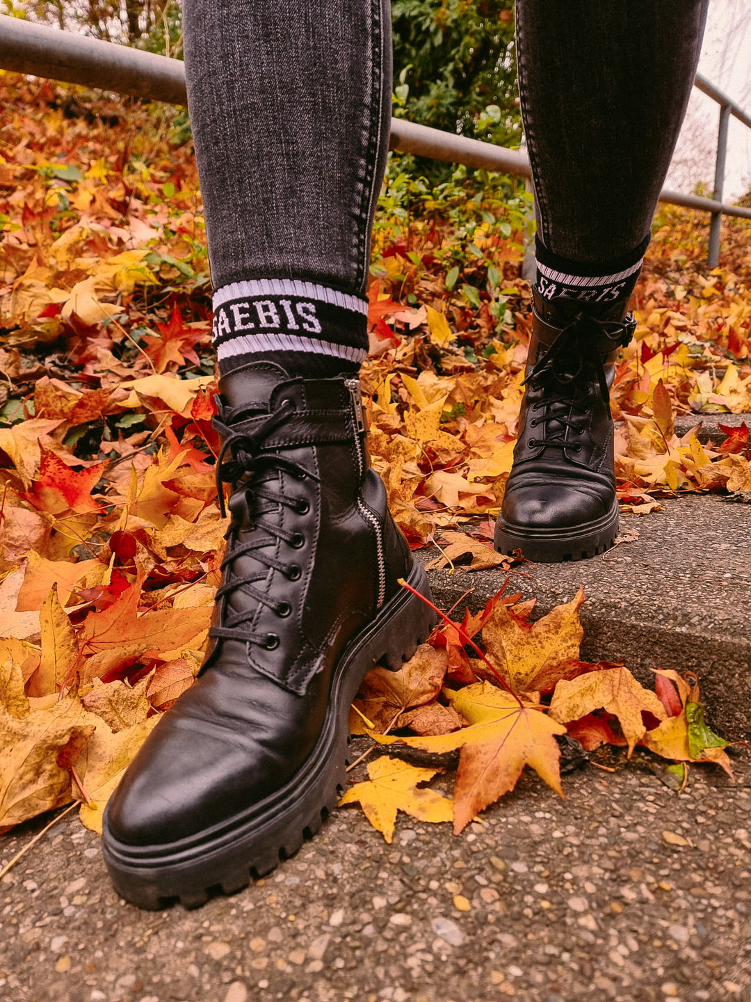 Customer photo review of SAEBIS® 5er SET schwarze Retro Sport Socken mit weißen Streifen