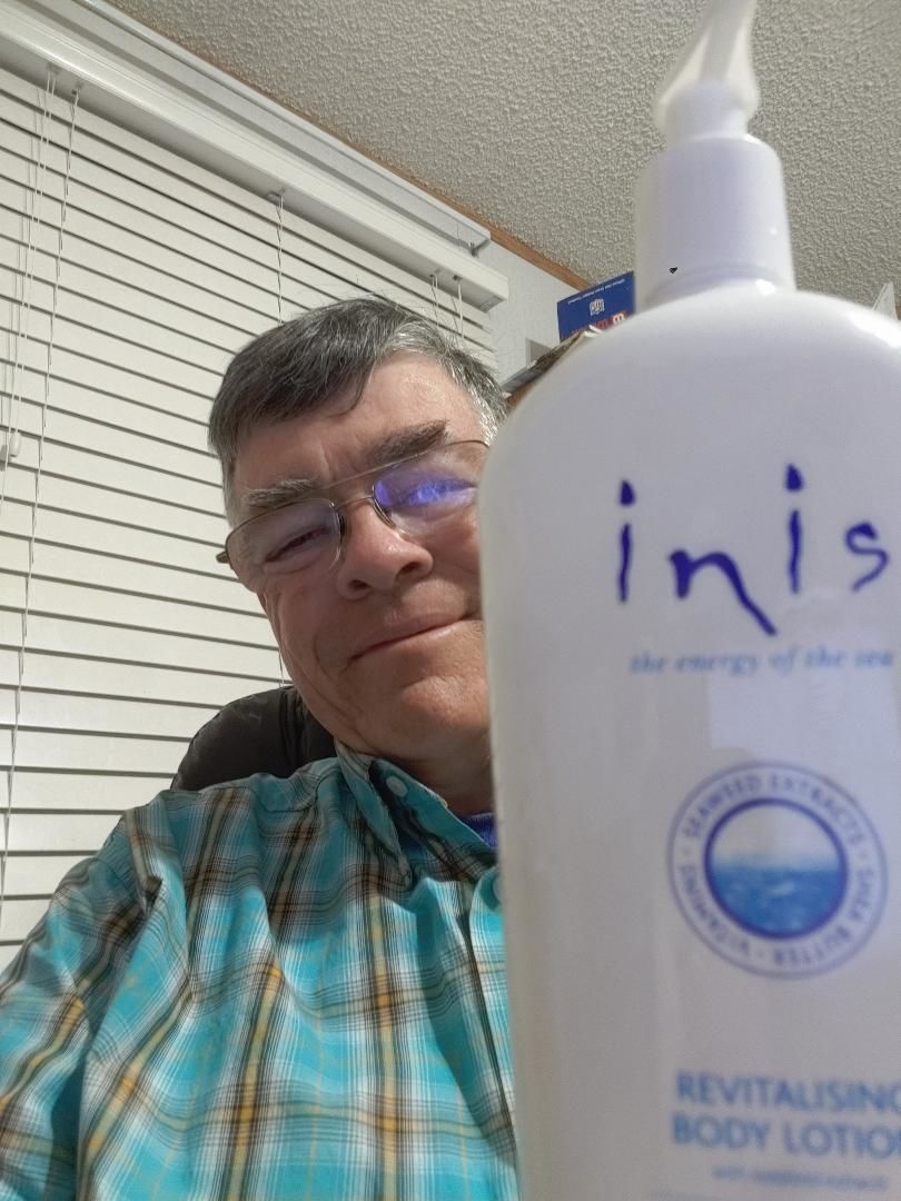 Customer photo review of Inis Large Pump Bottle Revitalising Body Lotion 500ml/16.9 fl. oz