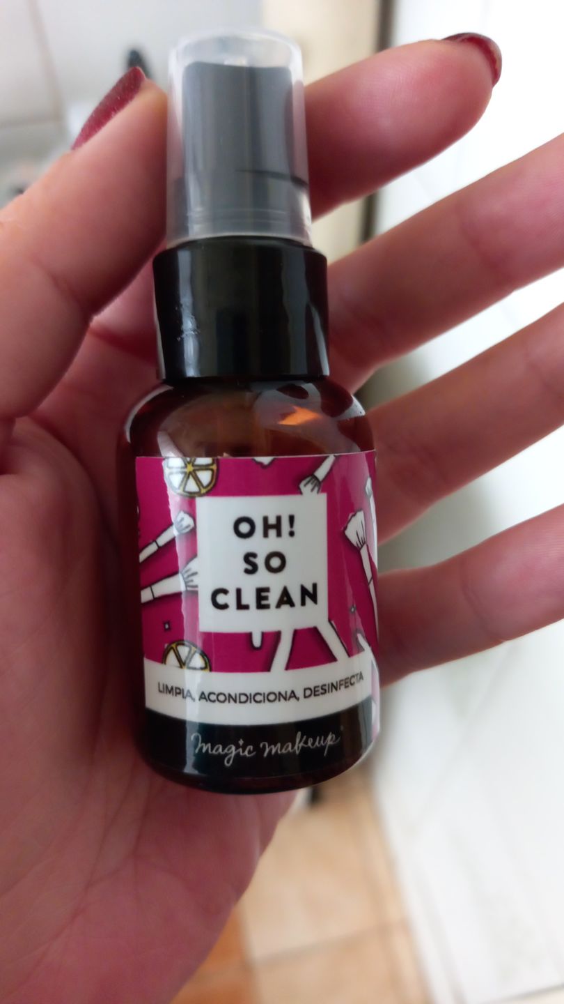Customer photo review of ✭OH! SO CLEAN✭ limpiador instantáneo de brochas- TRAVEL SIZE