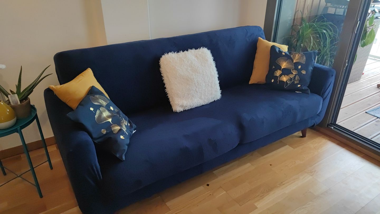 Customer photo review of Bleu marine - Housses en velours Extensibles de Fauteuil et Canapé - La Maison des Housses