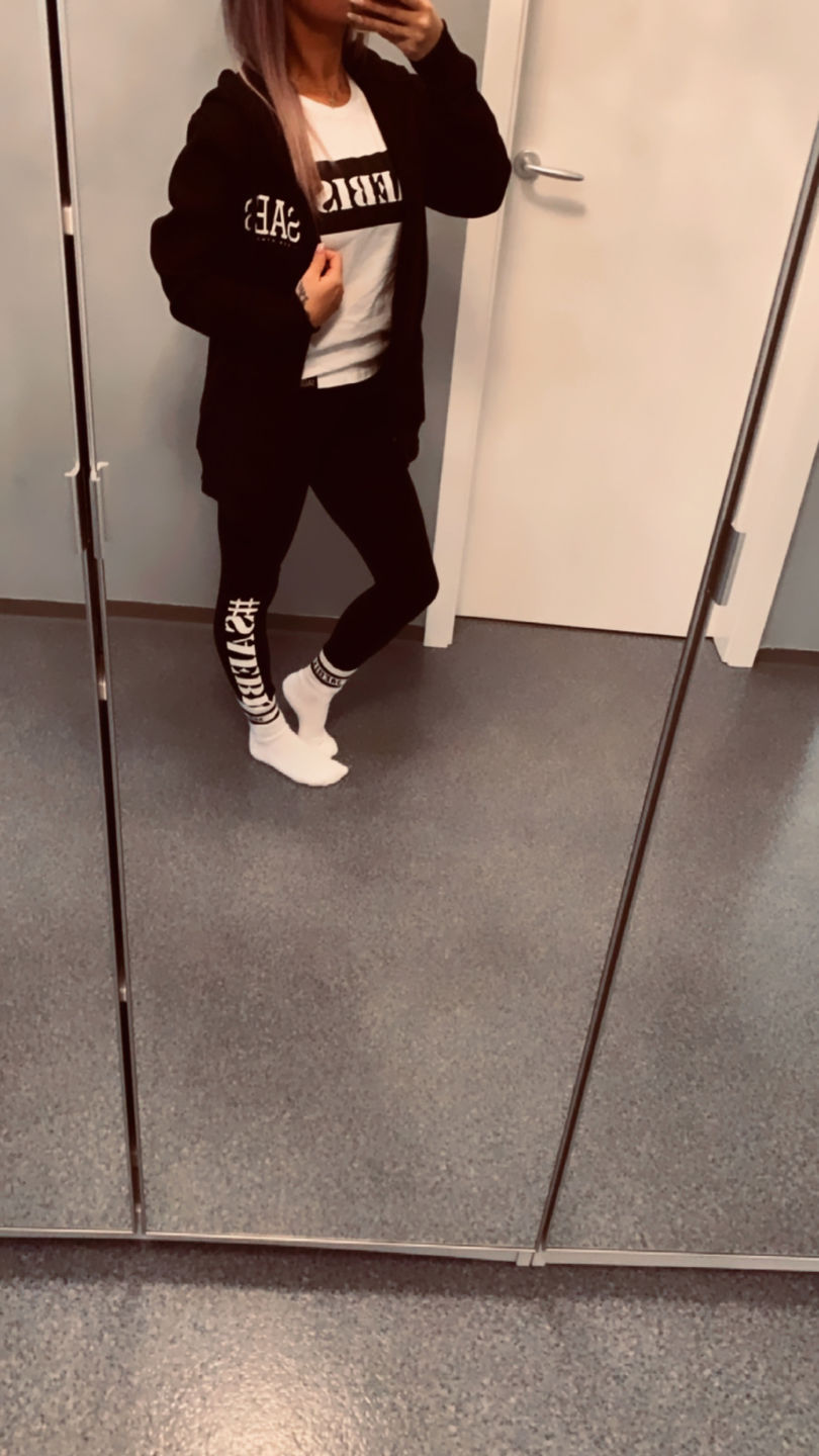 Customer photo review of SAEBIS® 5er SET weiße Retro Sport Socken mit schwarzen Streifen