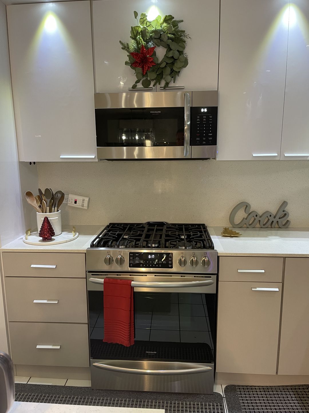 Customer photo review of Frigidaire Gallery FGGH3047VF 30'' Front Control Gas Range with Air Fry