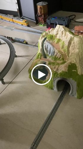 Customer video review of BLI 6196 EMD SD40-2, CSX #8198, YN2 Scheme, Paragon4 Sound/DC/DCC, N