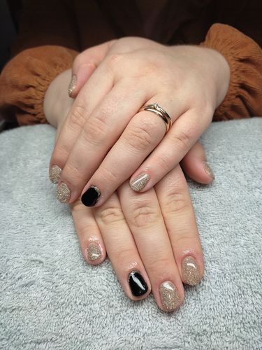 Customer photo review of Gel polish Studios Didier  forbidden  8ml