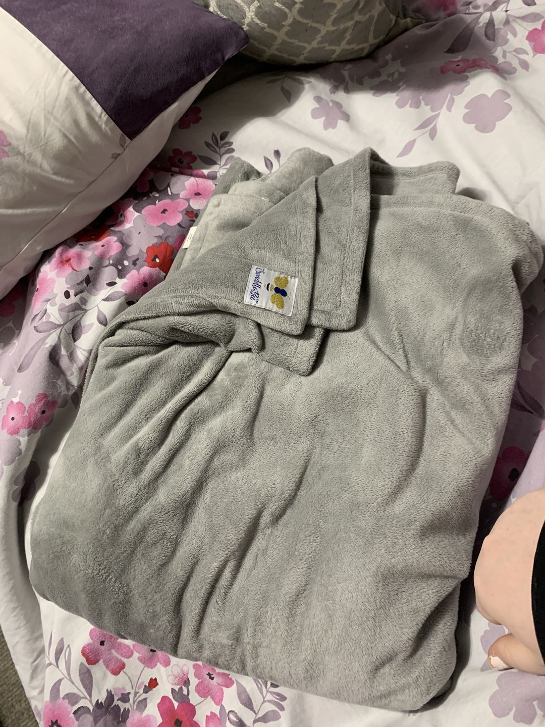 Customer photo review of MegaBee Minky Throw Blanket Solid NAVY