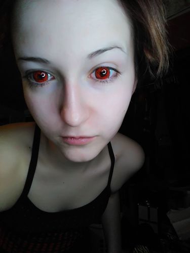 Customer photo review of MOJOSEE Dangerous Red Colored Contact Lenses