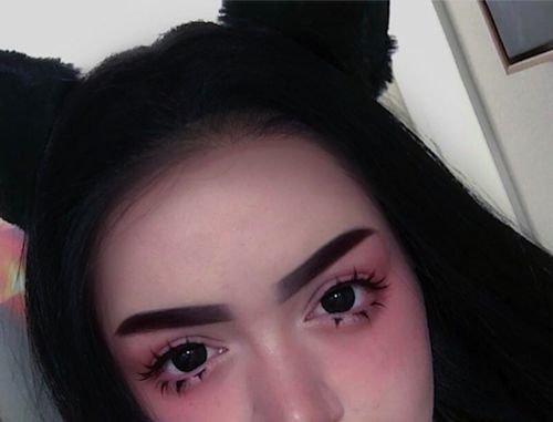 Customer photo review of MOJOSEE Pure Black Colored Contact Lenses