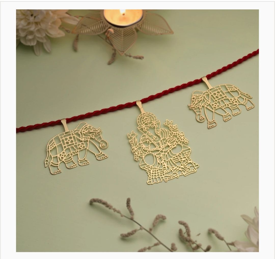 Customer photo review of Decorative Door Hanging Leaf Brass