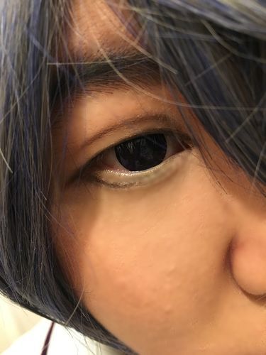 Customer photo review of MOJOSEE Ciel's Contract Purple Colored Contact Lenses