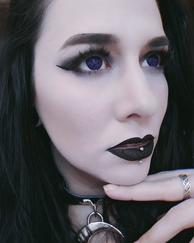 Customer photo review of MOJOSEE Ciel's Contract Purple Colored Contact Lenses