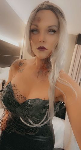 Customer photo review of MOJOSEE White Mesh Colored Contact Lenses