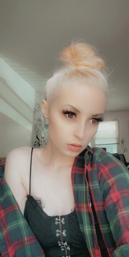 Customer photo review of MOJOSEE Akame Red Colored Contact Lenses