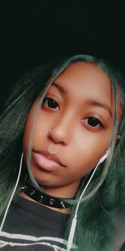 Customer photo review of MOJOSEE Pure Black Ring Colored Contact Lenses
