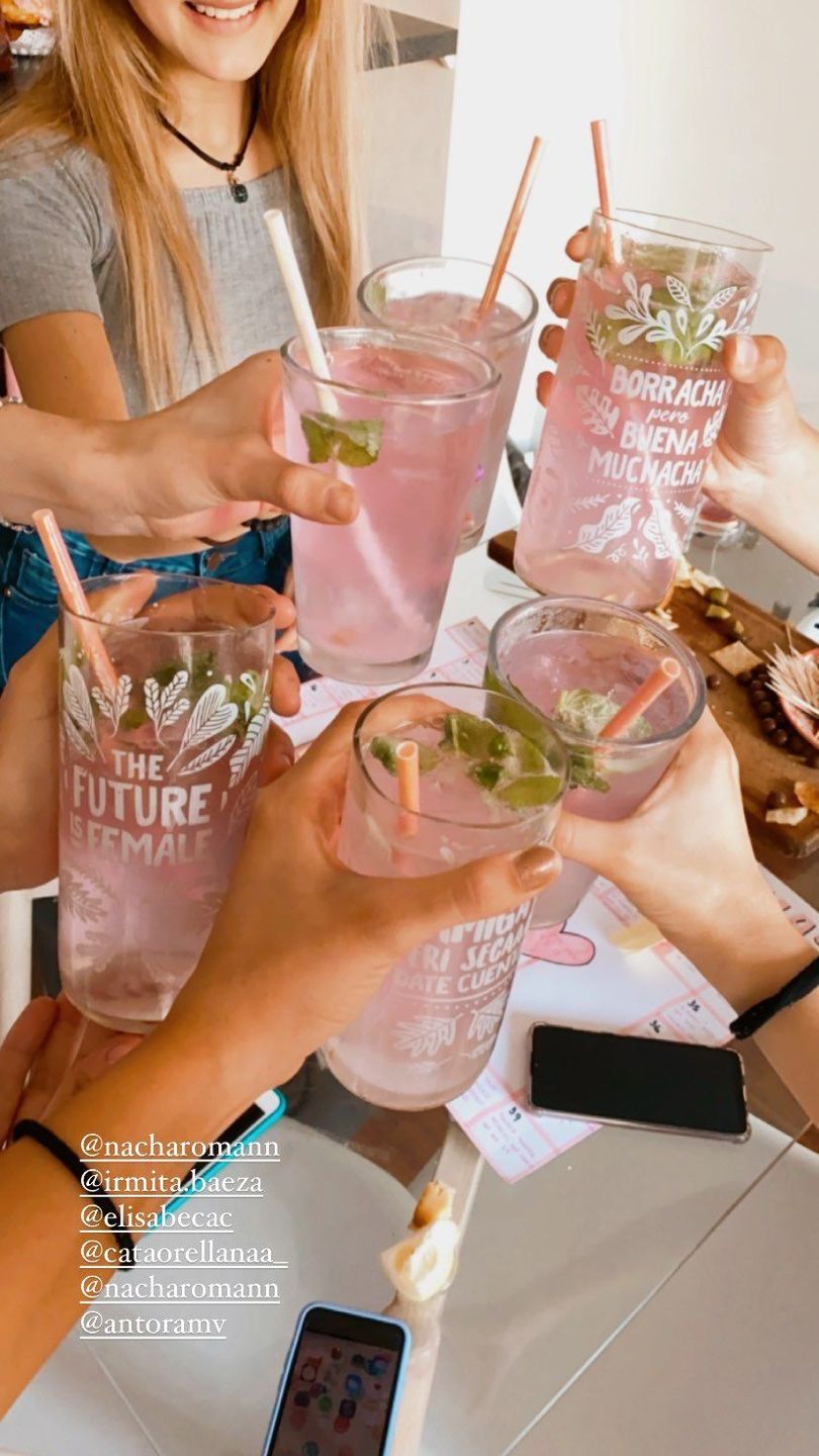Customer photo review of Vaso Feminista Girl Power Juego de 6 Vasos