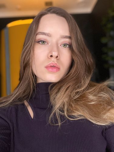Customer photo review of MOJOSEE New 3 tone Royal Green Colored Contact Lenses