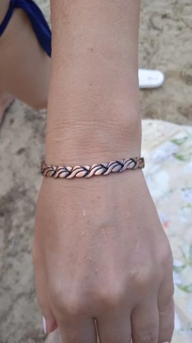 Customer photo review of Magnetic Therapy Bracelet Women for Arthritis Pain Relief and RSI Therapy  Pure Copper