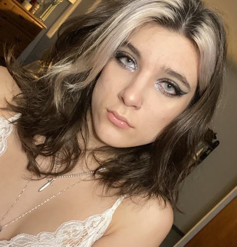 Customer photo review of MOJOSEE Aurora Lcy Gray Colored Contact Lenses