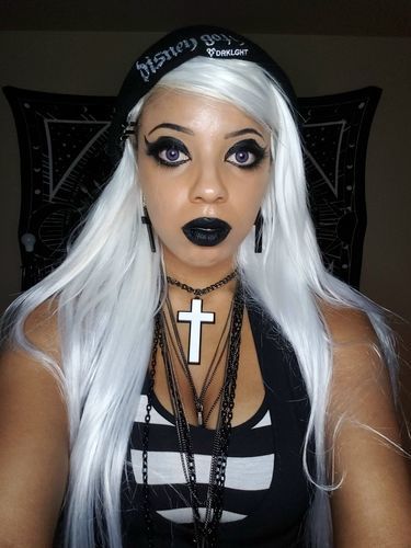 Customer photo review of MOJOSEE Angel Ice Lavender Purple Colored Contact Lenses