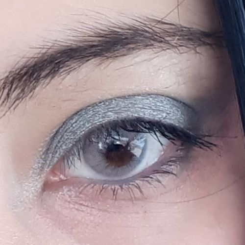 Customer photo review of MOJOSEE Aurora Lcy Gray Colored Contact Lenses