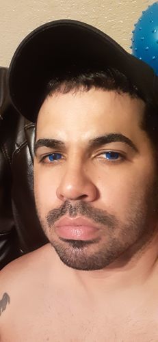Customer photo review of MOJOSEE Pure Blue Ring Colored Contact Lenses