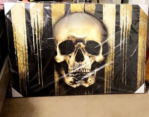 Customer photo review of Skull Black And Strips Gold Background Landscape