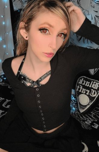 Customer photo review of MOJOSEE Anime Red Colored Contact Lenses