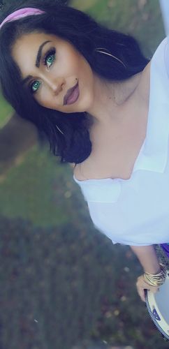 Customer photo review of MOJOSEE Pure Green Ring Colored Contact Lenses