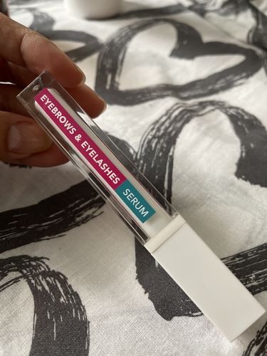 Customer photo review of Serum para cejas y pestañas