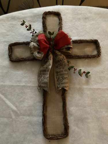 Customer photo review of 22.5"H X 17"L Vine Cross Lt Beige/Natural KG3011