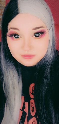 Customer photo review of MOJOSEE Pure Black Ring Colored Contact Lenses