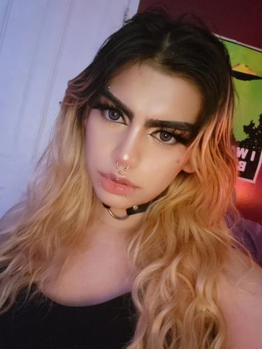 Customer photo review of MOJOSEE Angel Ice Lavender Purple Colored Contact Lenses