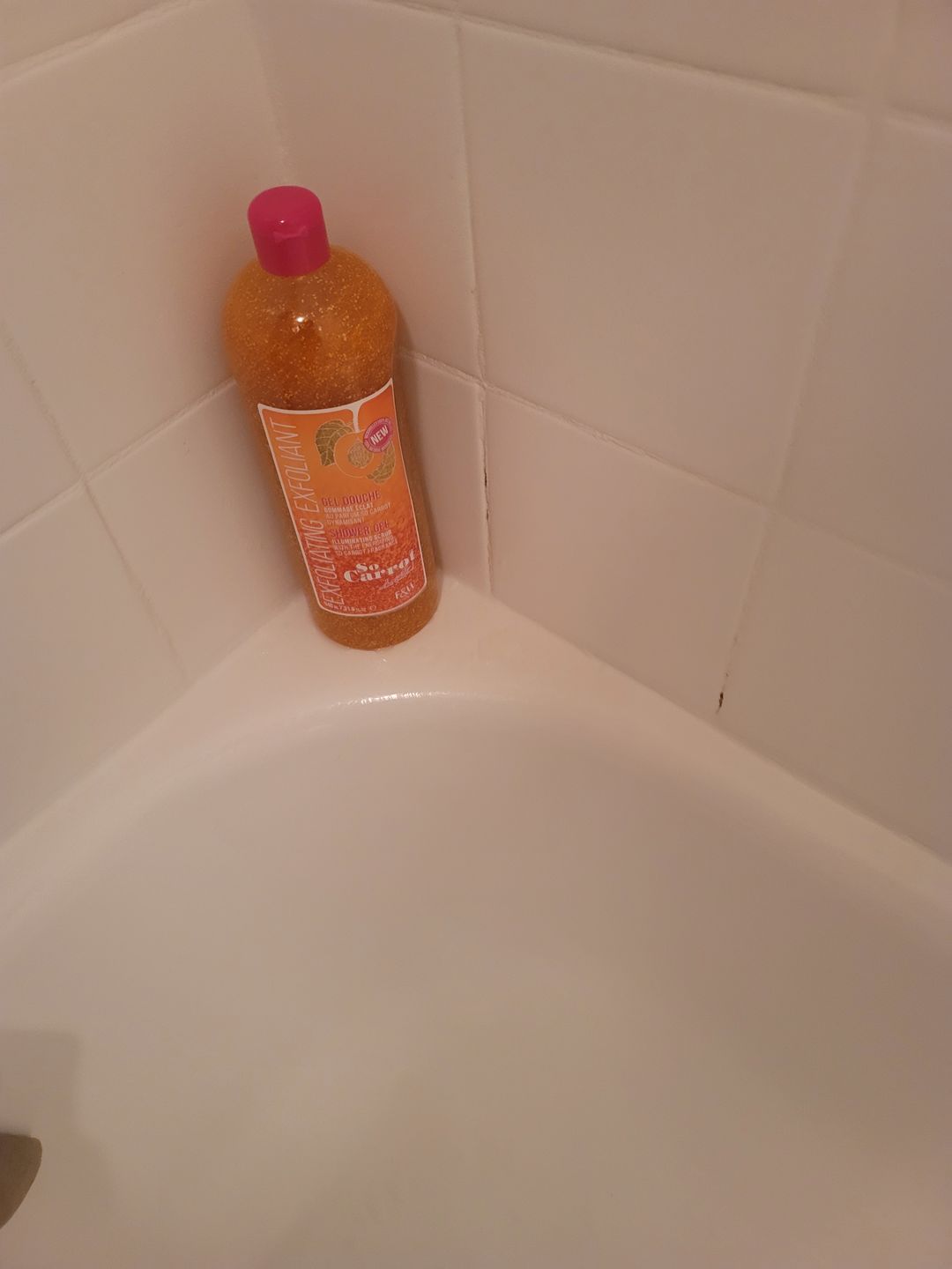 Customer photo review of Fair and White So Carrot Exfoliating Shower Gel 31.78 fl oz