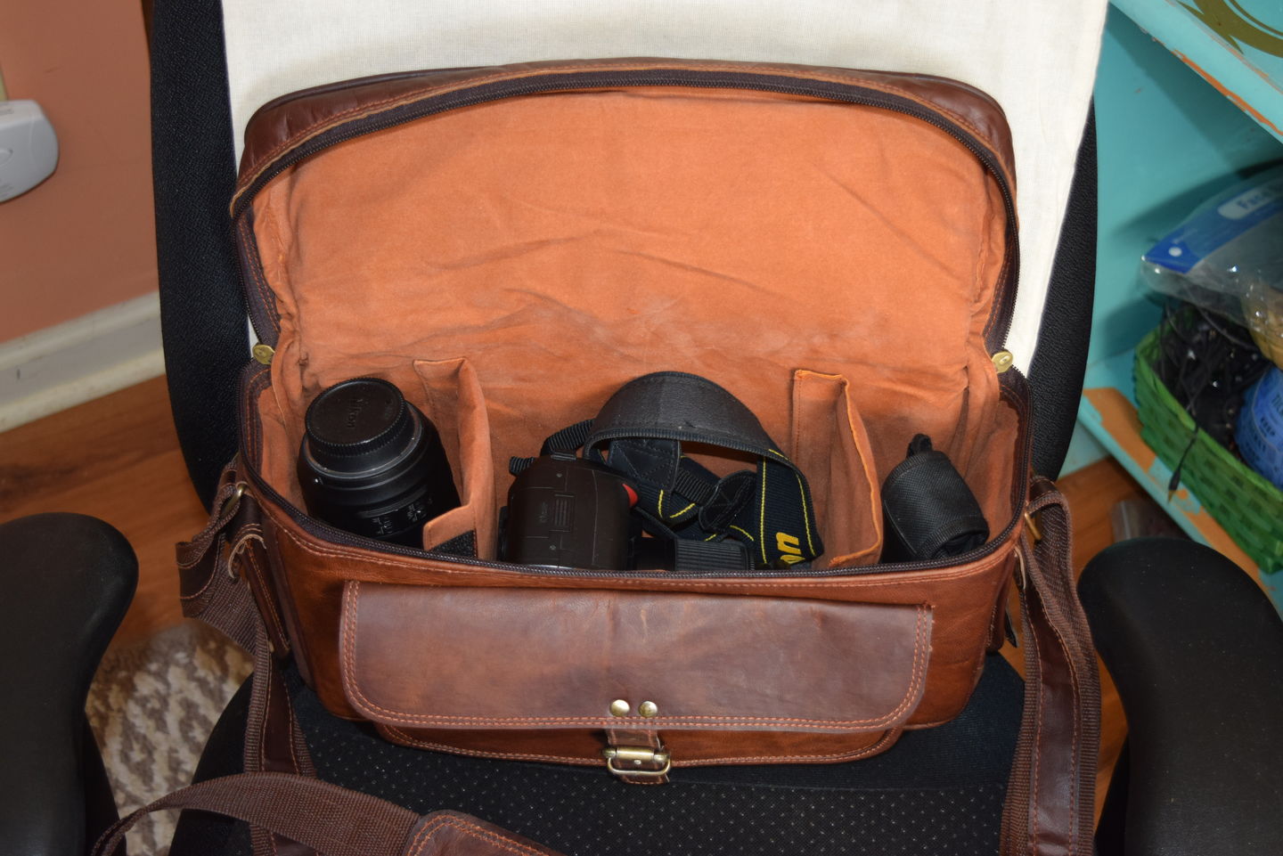 Customer photo review of Genuine Vintage Leather Camera Bag