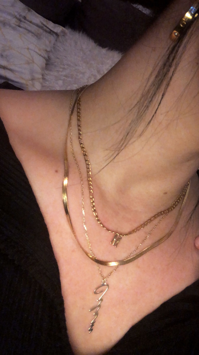 Customer photo review of Classic Letter Halskette | 18K vergoldet