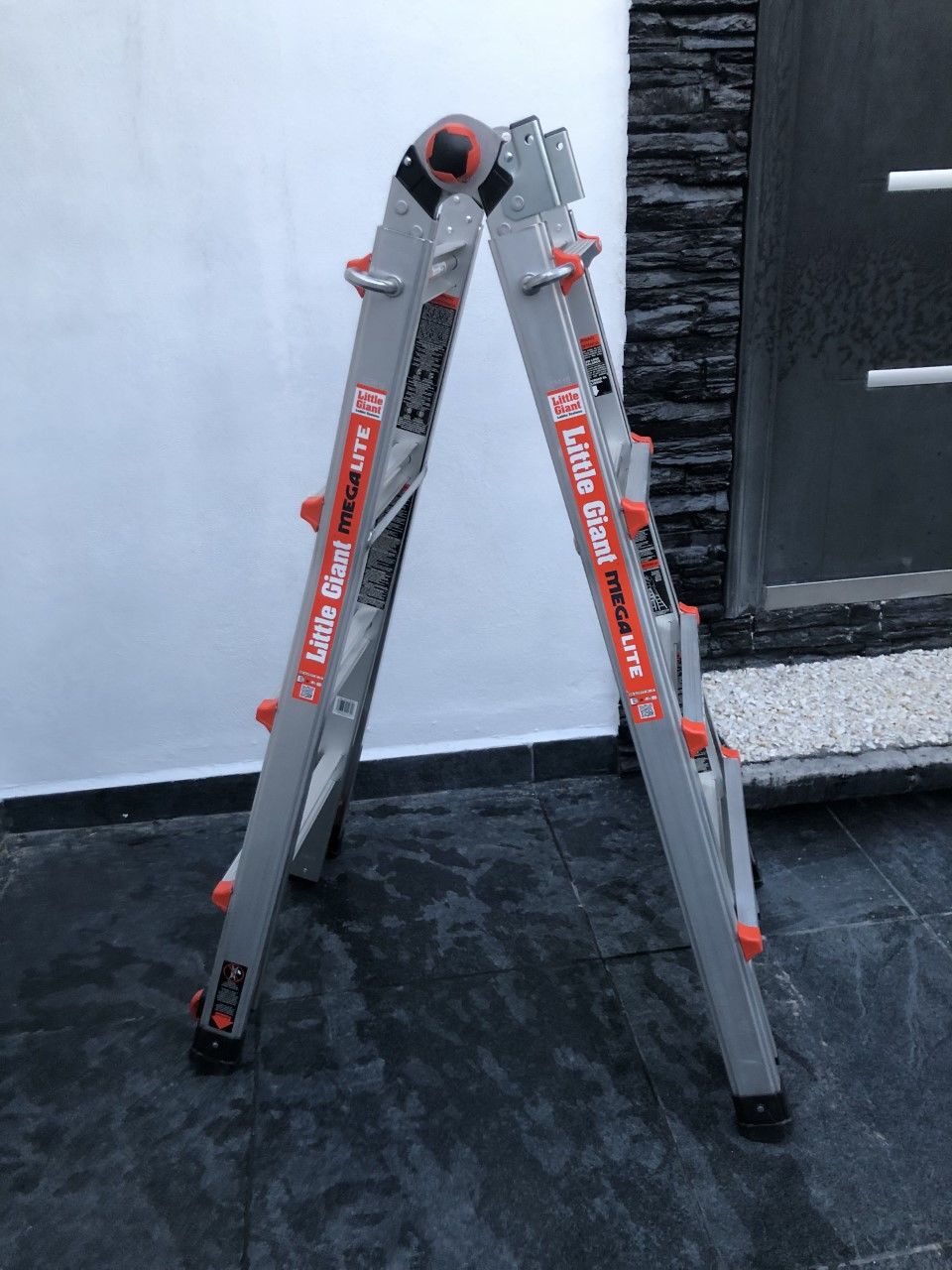 Customer photo review of Escalera de Aluminio Multiposición 17' Type IA Megalite Little Giant 11517-001 (Demo)