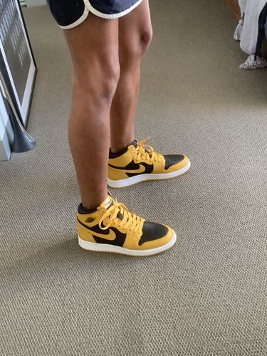 Customer photo review of Nike Air Jordan 1 Retro High OG 'Pollen' Women's (GS)