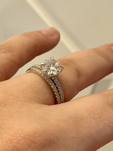 Customer photo review of Louily Rose Gold Classic Round Cut Wedding Ring Set