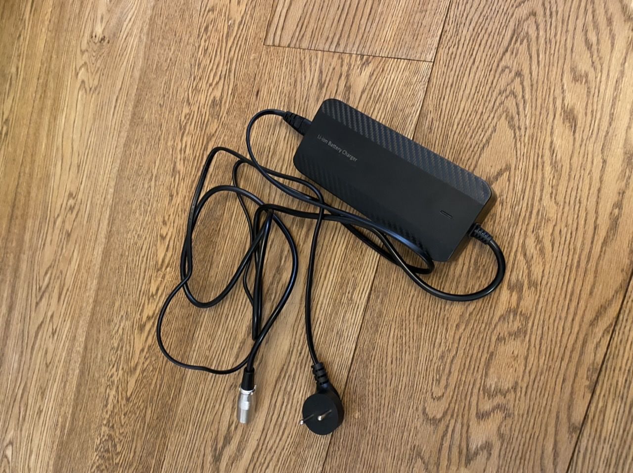 Customer photo review of מטען לאופניים חשמליים וקורקינטים 48/36V XLR