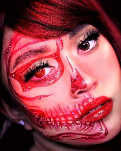 Customer photo review of EYEVOS Gridding Red Colored Contact Lenses