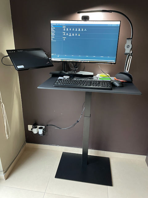 Customer photo review of Height adjustable desk MAHTUVA L 78x50 | SELKA