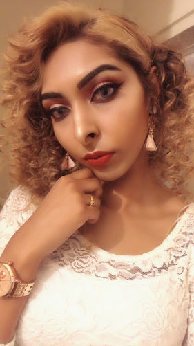 Customer photo review of MOJOSEE Aurora Grey Colored Contact Lenses