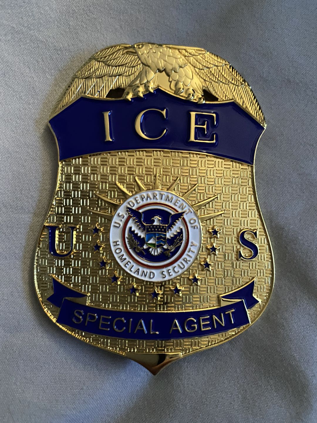 Customer photo review of US ICE Special Agent Badge Solid Copper Replica Movie Props