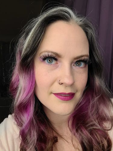 Customer photo review of MOJOSEE Aurora Azu Colored Contact Lenses