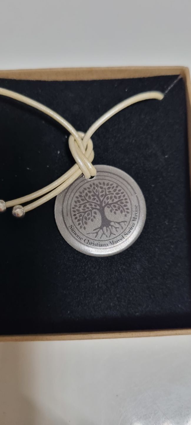 Customer photo review of personalisierbare Halskette "Lebensbaum"