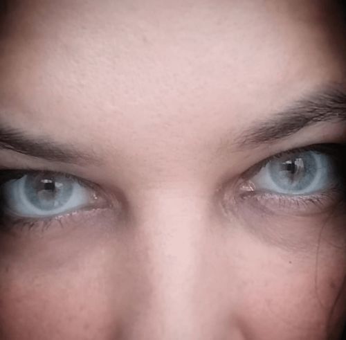 Customer photo review of MOJOSEE Aurora Grey Colored Contact Lenses