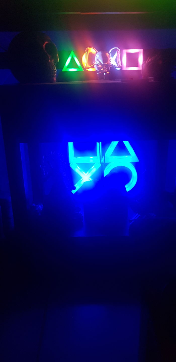 Customer photo review of PlayStation Icons Light PS5 XL