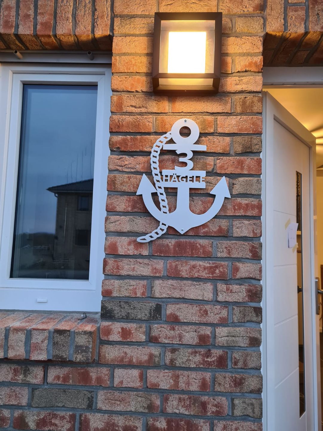 Customer photo review of Anker-Hausnummer mit Ankerkette (personalisierbar)