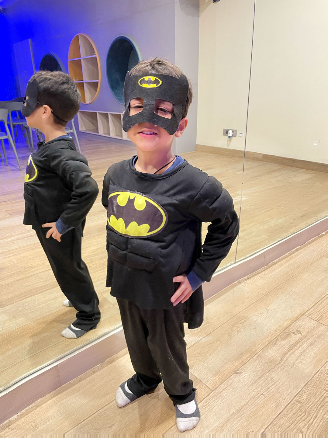 Customer photo review of Fancydresswale Batman Muscle dress for kids